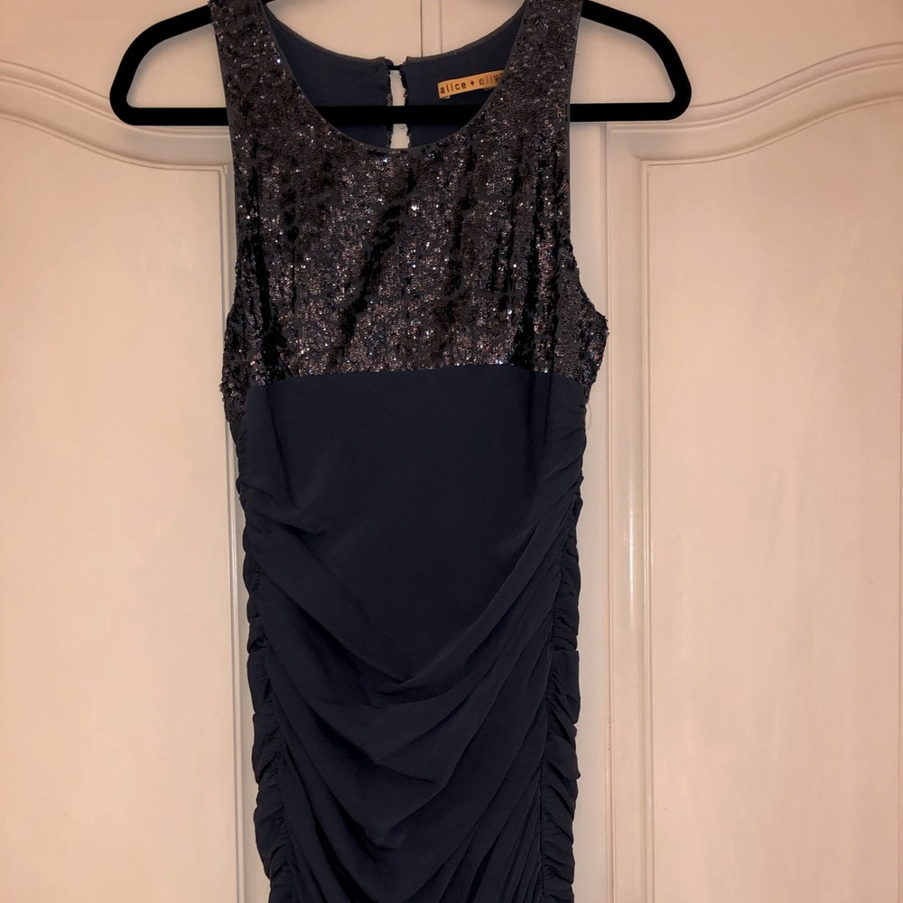 Alice and Olivia steel blue stunning cocktail dress🌟